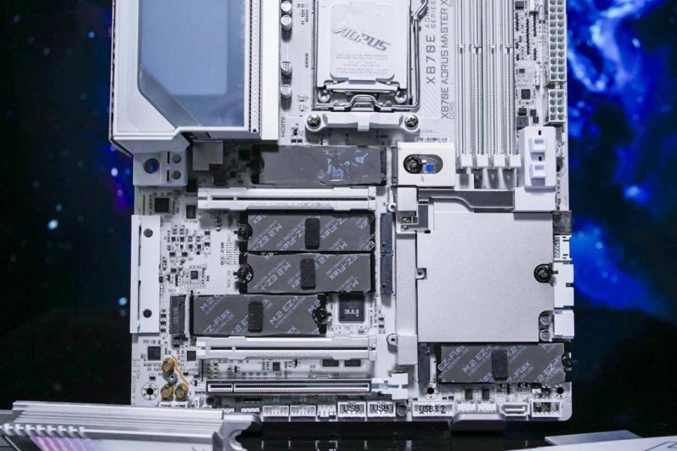 X3D系列主板免费提升游戏性能开元棋牌高端主板“模范生”技嘉(图8) X3D系列主板免费提升游戏性能开元棋牌高端主板“模范生”技嘉(图8)